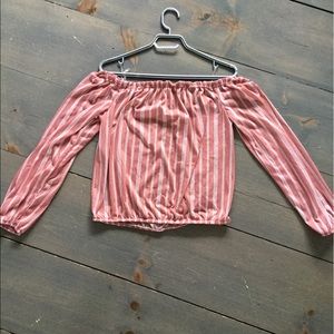 Sweaters off-the-shoulder